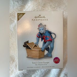 NIB Hallmark Keepsake ornament Toto’s great escape!! 🐾🐾🤩